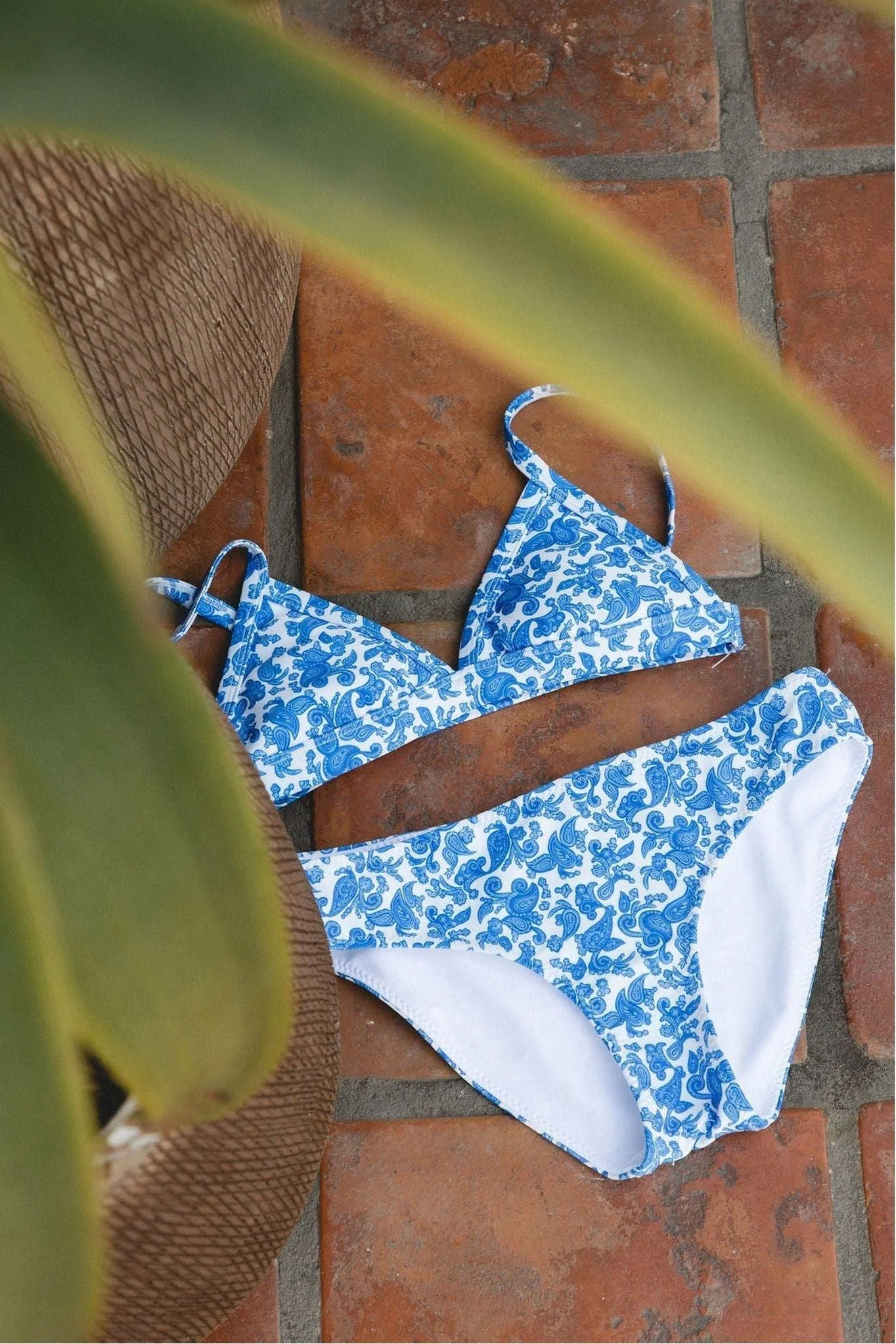 Cleavage-Enhancing Seaside Bikini Top- Blue Paisley - Image 4